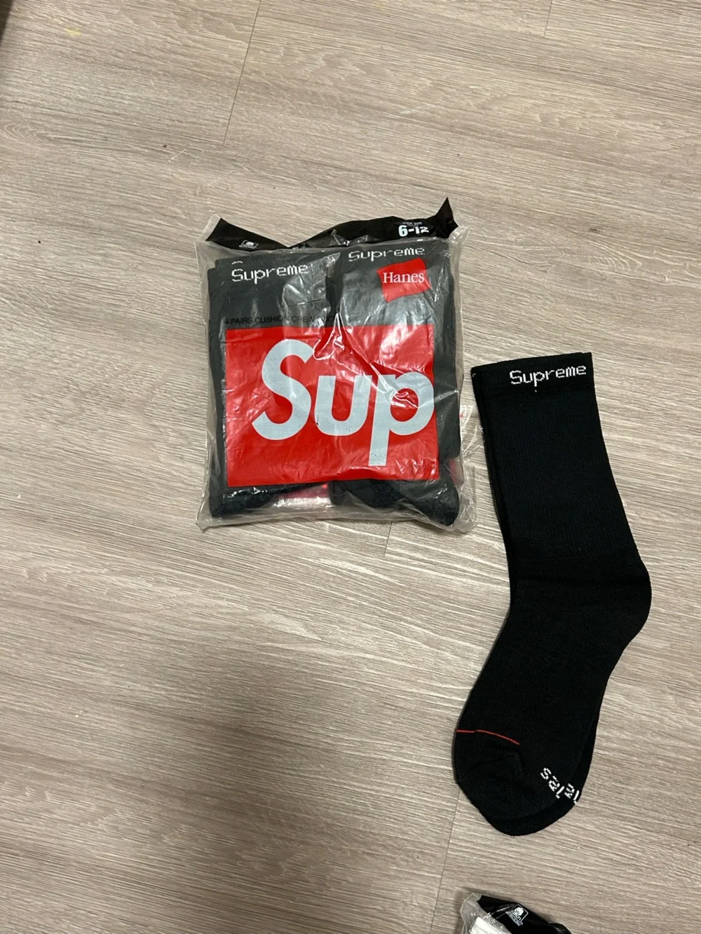 Supreme hanes black